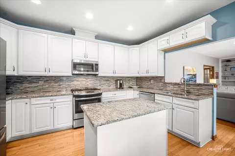 Kitchen - 1 N211 Coventry Dr, Carol Stream, IL 60188 photo 2 of 4