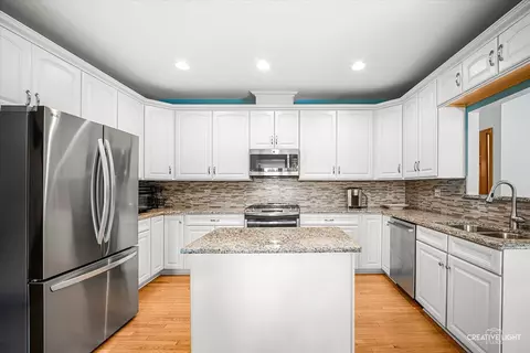 Kitchen - 1 N211 Coventry Dr, Carol Stream, IL 60188 photo 1 of 4