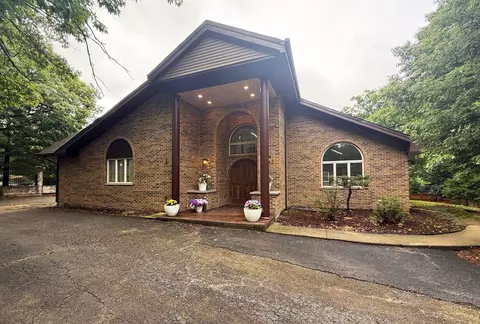 8951 W 99th St, Palos Hills, IL 60465
