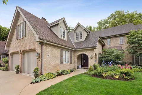 14 Tartan Ridge Rd, Burr Ridge, IL 60527