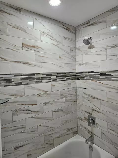 Bath - 738 E 155th St, Phoenix, IL 60426 photo 7 of 7