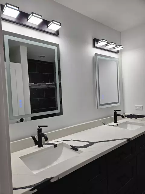 Bath - 738 E 155th St, Phoenix, IL 60426 photo 3 of 7