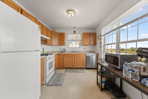 Kitchen - 36 Andy Ct, Bloomington, IL 61704 photo 2 of 5