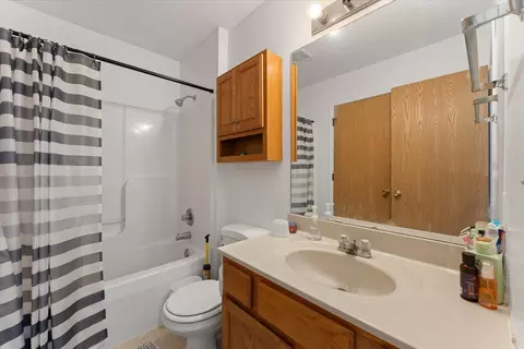 Bath - 36 Andy Ct, Bloomington, IL 61704 photo 1 of 2
