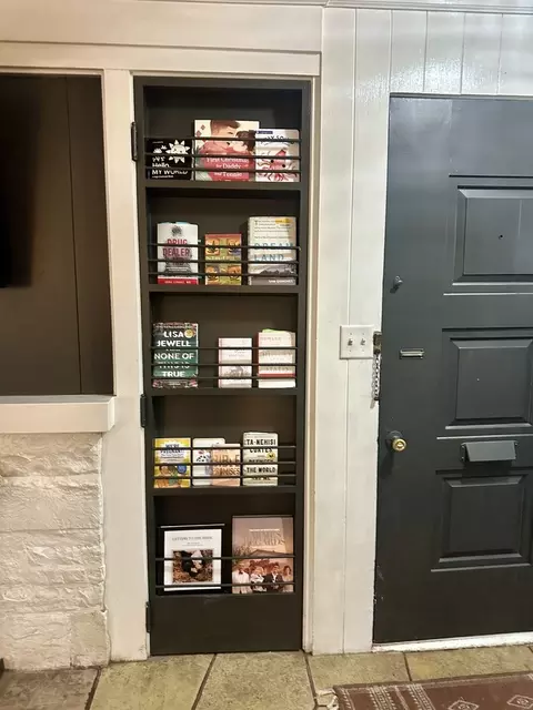 Entry Way - 3232 Park 16th St, Moline, IL 61265 photo 1 of 1