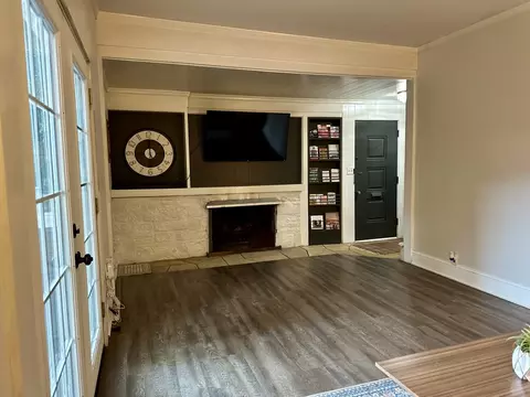 Living - 3232 Park 16th St, Moline, IL 61265 photo 1 of 2