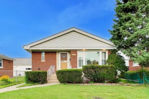 8048 N Oketo Ave, Niles, IL 60714