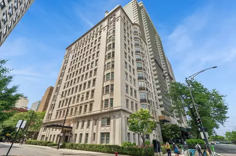 1200 N Lake Shore Dr #1204, Chicago, IL 60610