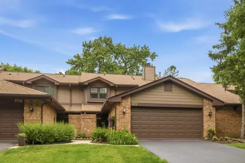912 Indian Boundary Dr, Westmont, IL 60559