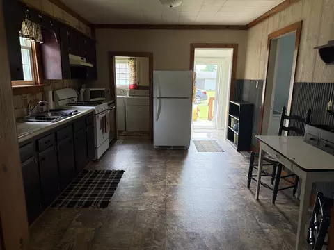 Kitchen - 78 Academy St, Eldorado, IL 62930 photo 3 of 3