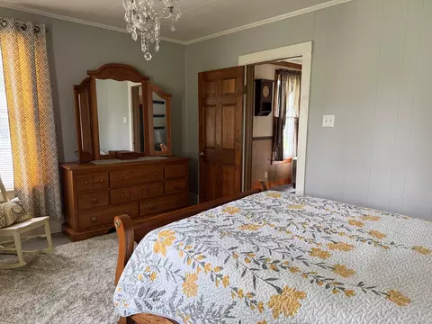 Bedroom - 78 Academy St, Eldorado, IL 62930 photo 1 of 3