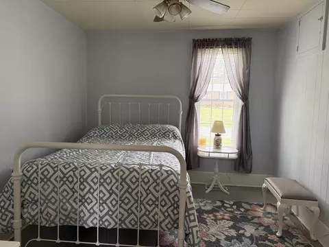 Bedroom - 78 Academy St, Eldorado, IL 62930 photo 3 of 3