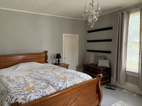 Bedroom - 78 Academy St, Eldorado, IL 62930 photo 2 of 3
