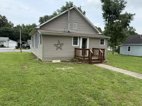 Exterior - 78 Academy St, Eldorado, IL 62930 photo 2 of 3
