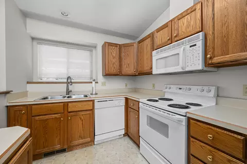 Kitchen - 3004 3rd St #10, Moline, IL 61265 photo 1 of 2