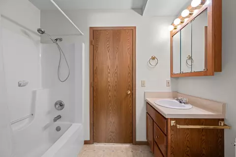 Bath - 3004 3rd St #10, Moline, IL 61265 photo 2 of 3