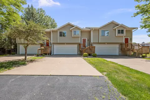 3004 3rd St #10, Moline, IL 61265