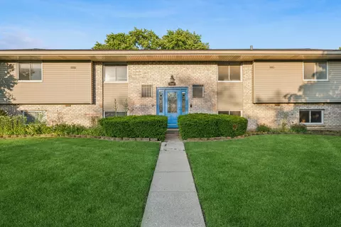 1342 S 14th St #B1, Saint Charles, IL 60174