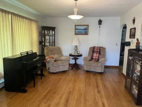 Living - 538 Dwight St, Kewanee, IL 61443 photo 2 of 2