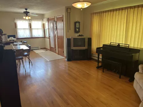 Living - 538 Dwight St, Kewanee, IL 61443 photo 1 of 2