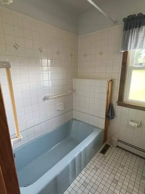 Bath - 538 Dwight St, Kewanee, IL 61443 photo 1 of 2