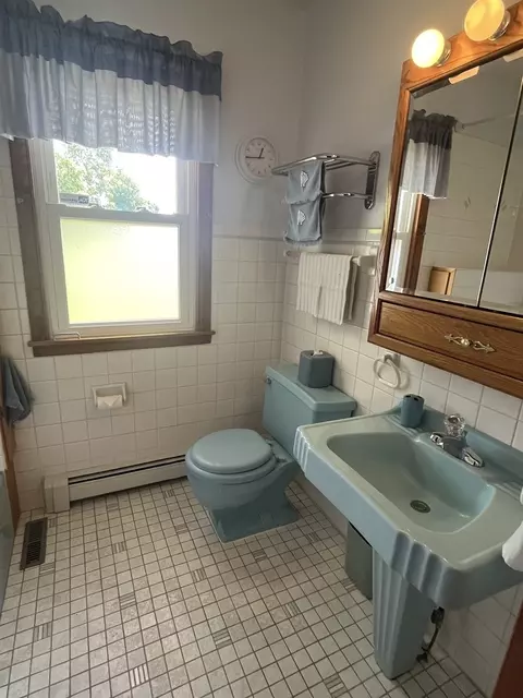 Bath - 538 Dwight St, Kewanee, IL 61443 photo 2 of 2