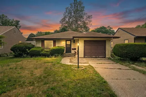 3226 Latham St, Rockford, IL 61103