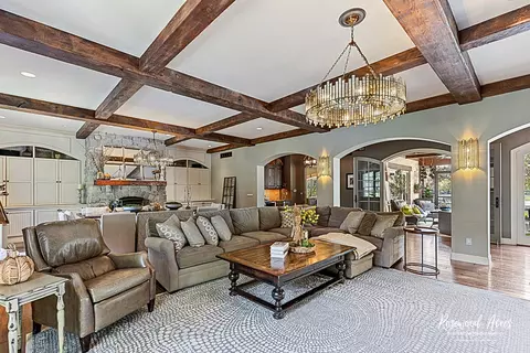 Living - 2664 Waldron Ave, Kankakee, IL 60901 photo 2 of 6