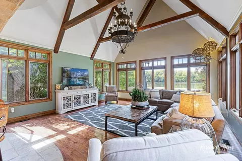 Living - 2664 Waldron Ave, Kankakee, IL 60901 photo 4 of 6