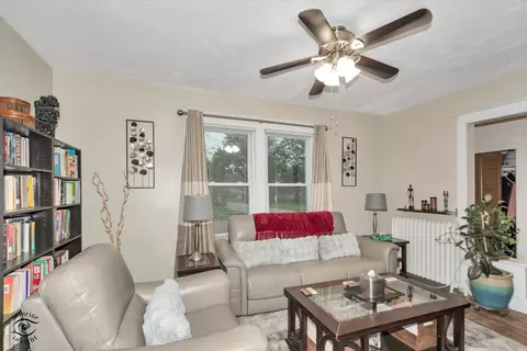 Living - Undisclosed, Hazel Crest, IL 60429 photo 2 of 2
