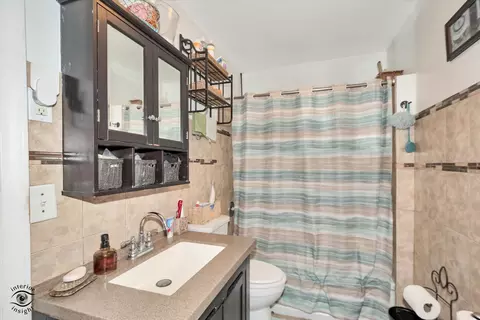 Bath - Undisclosed, Hazel Crest, IL 60429 photo 2 of 3