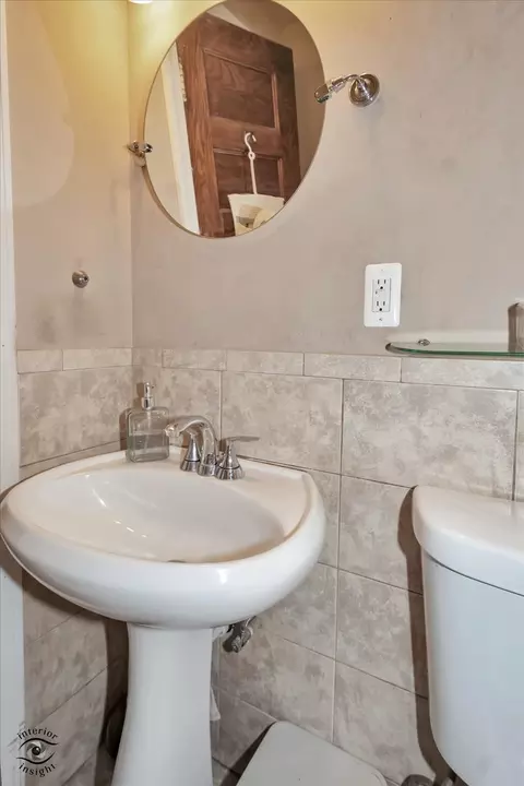 Bath - Undisclosed, Hazel Crest, IL 60429 photo 3 of 3