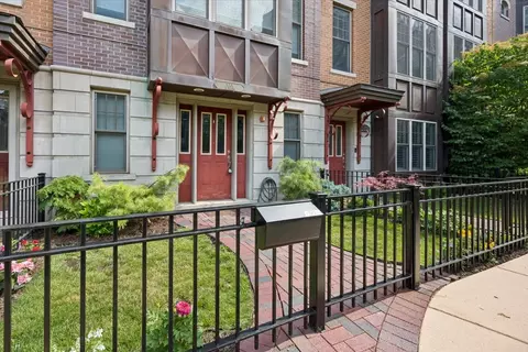 3006 W Newport Ave, Chicago, IL 60618