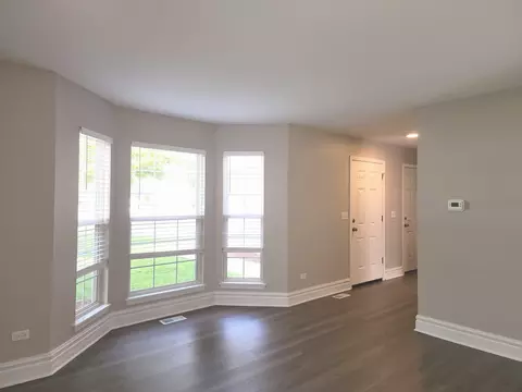Living - 2812 Crested Butte Trl, Plainfield, IL 60586 photo 2 of 6
