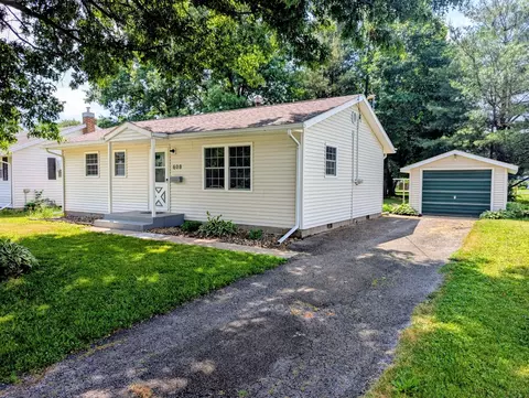 608 NW 3rd St, Aledo, IL 61231