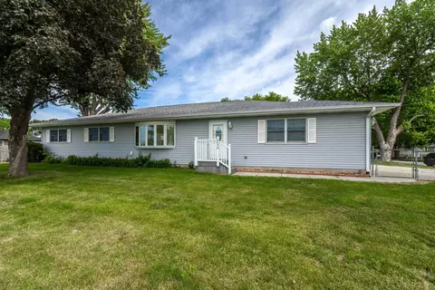 5770 Poppy Garden Rd, Colona, IL 61241