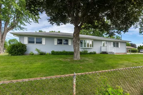 5770 Poppy Garden Rd, Colona, IL 61241