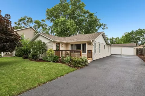 2802 Hawk Ln, Rolling Meadows, IL 60008
