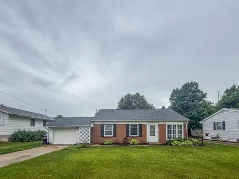 207 Sherwood Way, Bloomington, IL 61701
