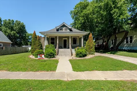 304 S Monroe St, Mackinaw, IL 61755