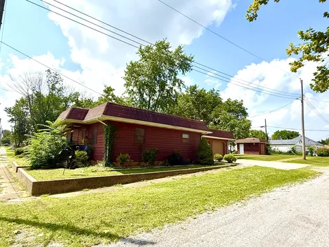 Exterior - 201 Helen St, Christopher, IL 62822 photo 5 of 8