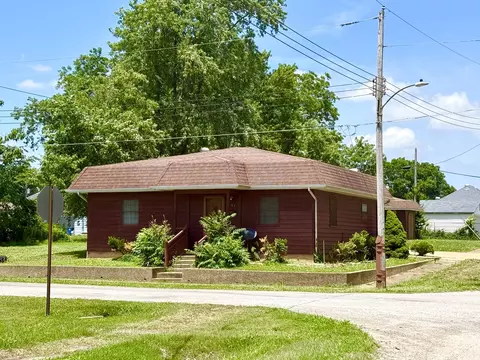 201 Helen St, Christopher, IL 62822