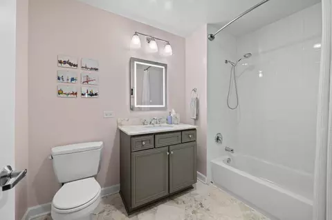 Bath - 100 E 14th St #706, Chicago, IL 60605 photo 2 of 2