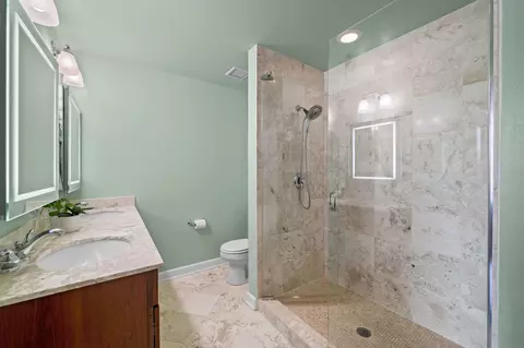 Bath - 100 E 14th St #706, Chicago, IL 60605 photo 1 of 2