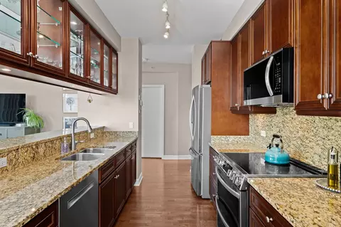 Kitchen - 100 E 14th St #706, Chicago, IL 60605 photo 2 of 3