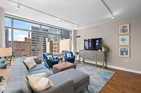 Living - 100 E 14th St #706, Chicago, IL 60605 photo 3 of 5