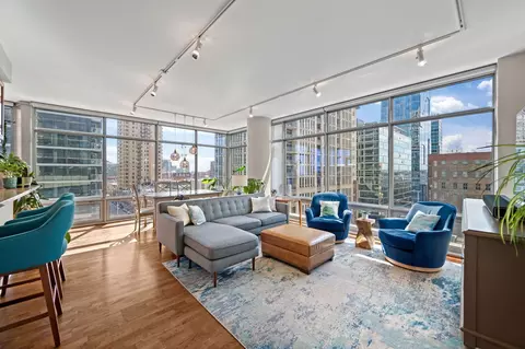 Living - 100 E 14th St #706, Chicago, IL 60605 photo 2 of 5
