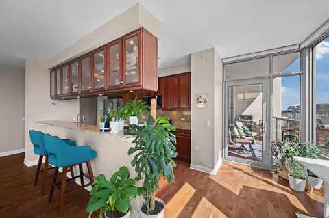 Kitchen - 100 E 14th St #706, Chicago, IL 60605 photo 1 of 3