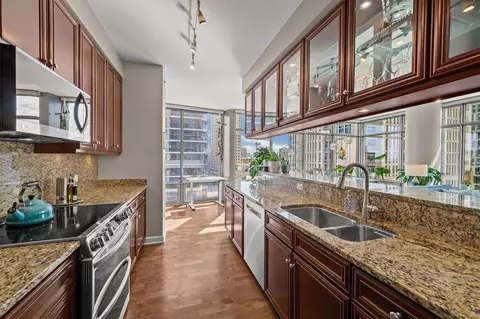 Kitchen - 100 E 14th St #706, Chicago, IL 60605 photo 3 of 3