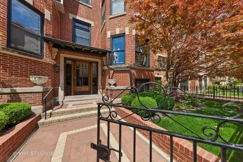 556 W Roscoe St #3, Chicago, IL 60657